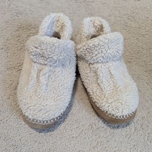 L.L. Bean Kids Cream and Tan Slippers